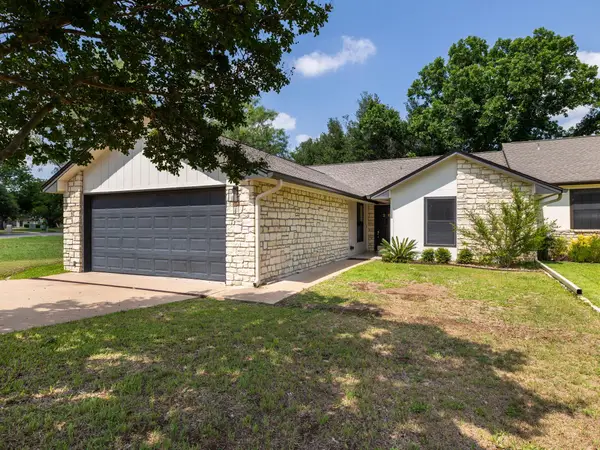 26 Fairway Ln, Meadowlakes, TX 78654