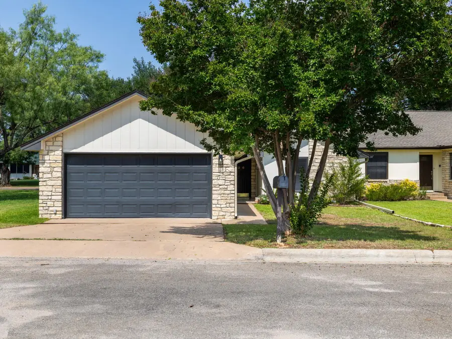 26 Fairway Ln, Meadowlakes, TX 78654 - Image #2