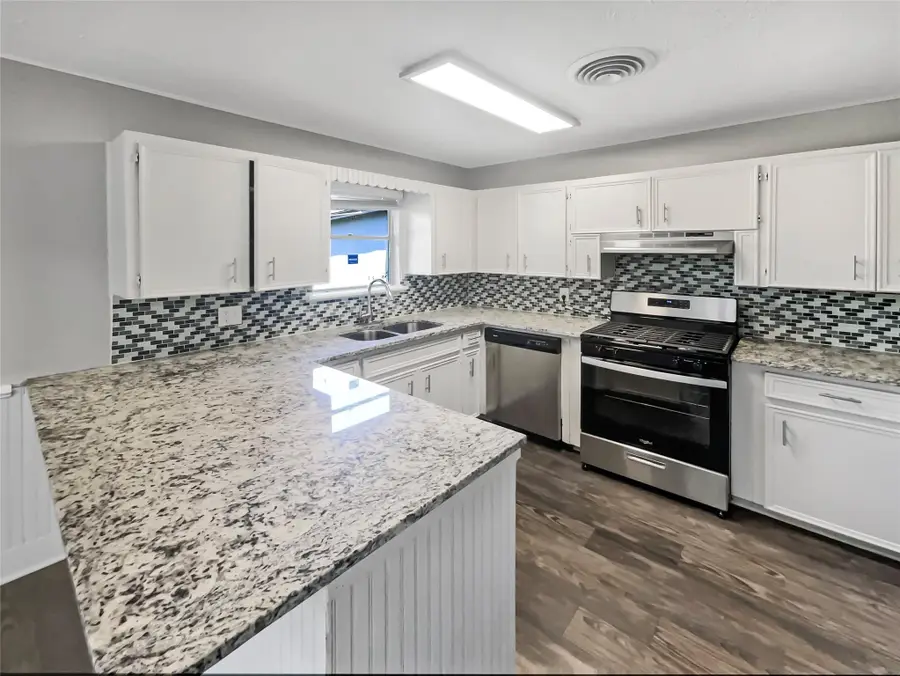 1105 E 17th St, Georgetown, TX 78626 - Image #2