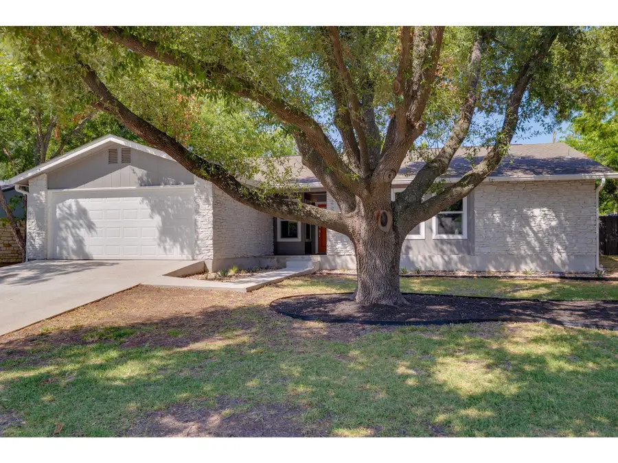 2202 Donna Dr, Taylor, TX 76574 - #2