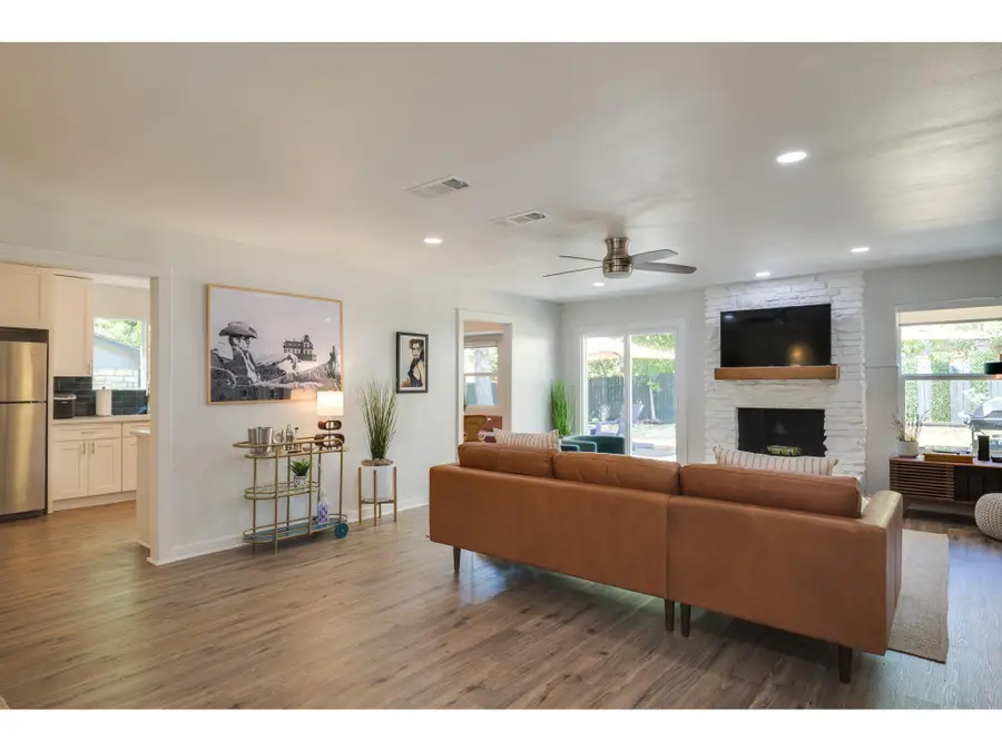 2202 Donna Dr, Taylor, TX 76574 - #3