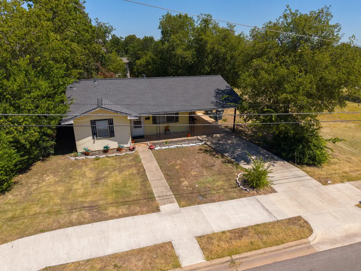 407 W 3rd St, Georgetown, TX 78626 - #1