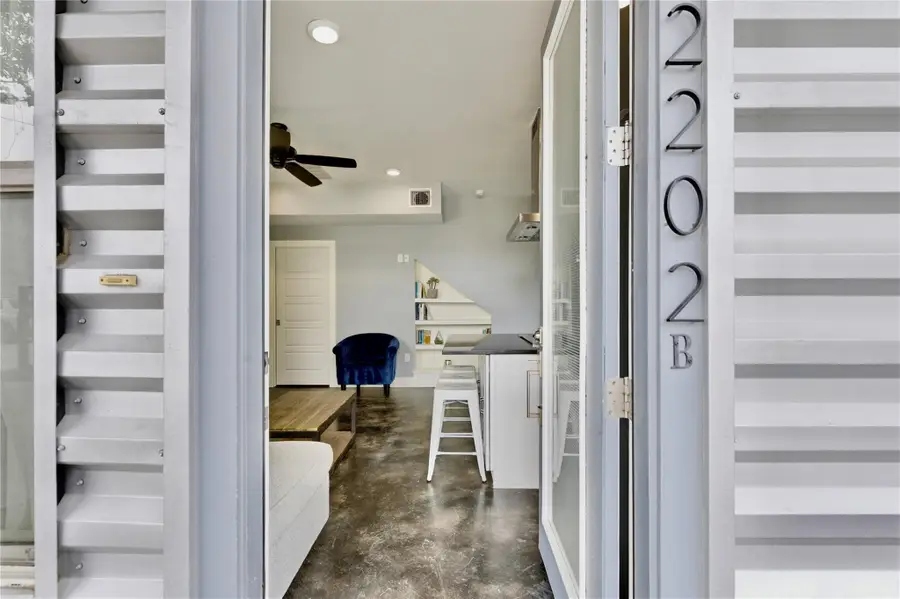 2202 Willow St #B, Austin, TX 78702 - #3