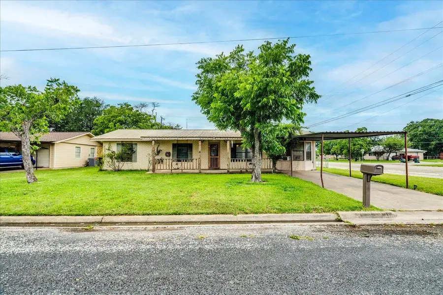 985 N Chambers St, Giddings, TX 78942 - #2