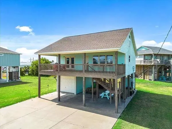 157 Verdia Dr, Crystal Beach, TX 77650