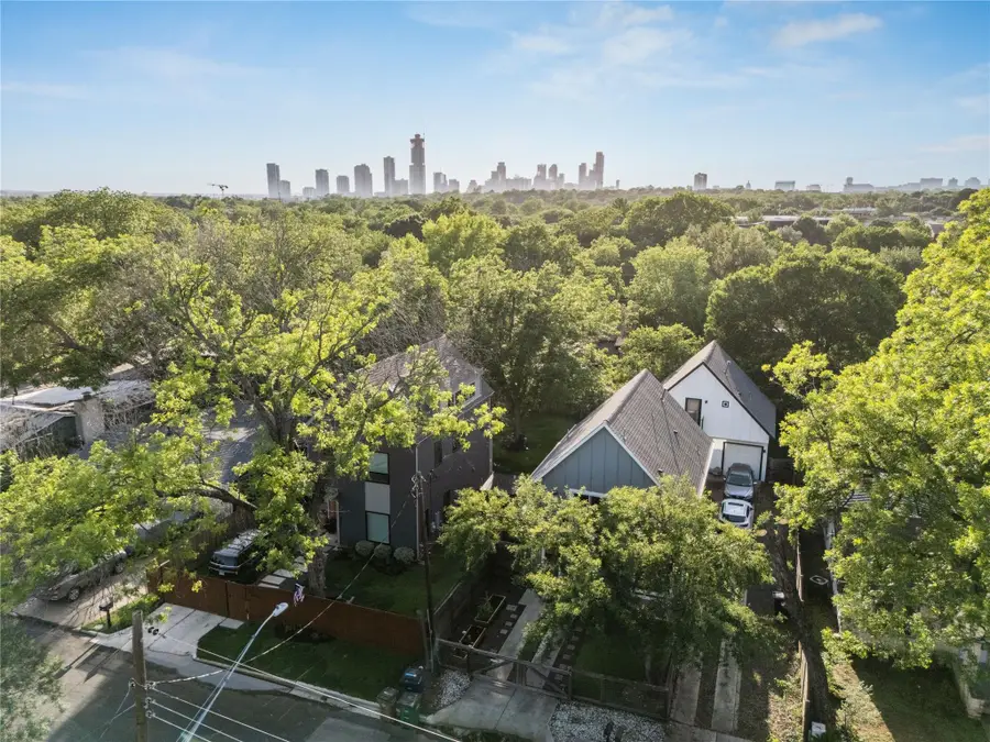 906 Linden St #A, Austin, TX 78702 - #3