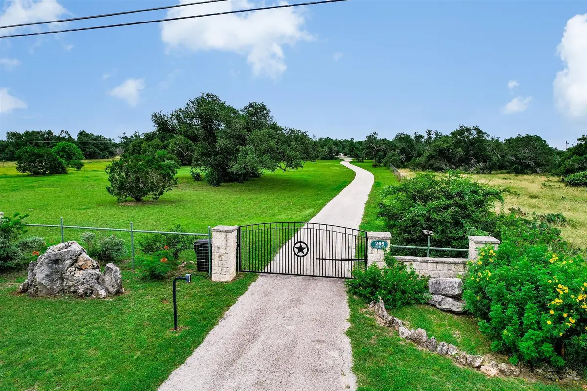 209 Cascade Trl, San Marcos, TX 78666 - #1