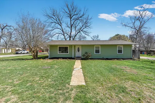 106 Hudgins St, Smithville, TX 78957