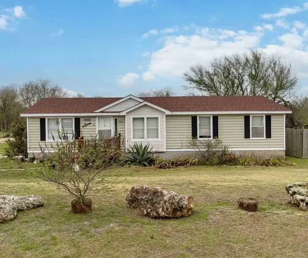 1225 Grandview Dr, San Marcos, TX 78666