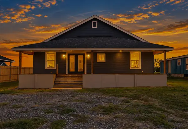 820 Los Milagros Dr, Dale, TX 78616