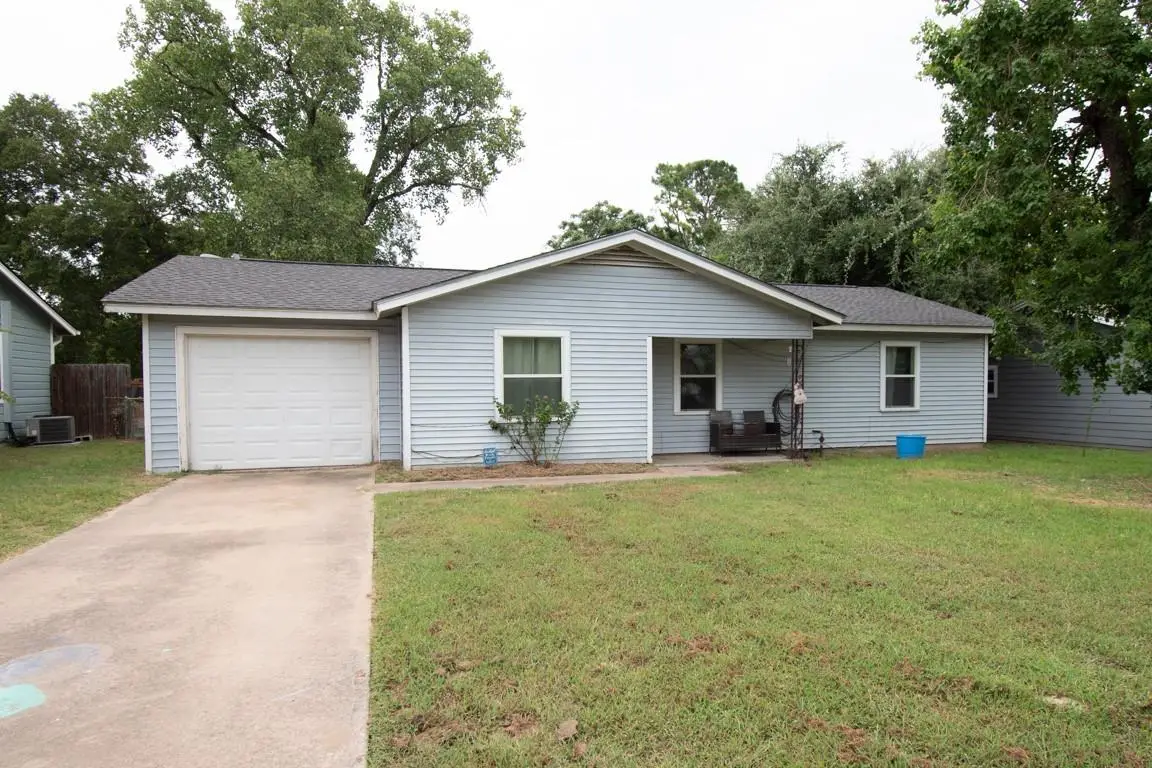 722 Dyer St, Rockdale, TX 76567 - #1