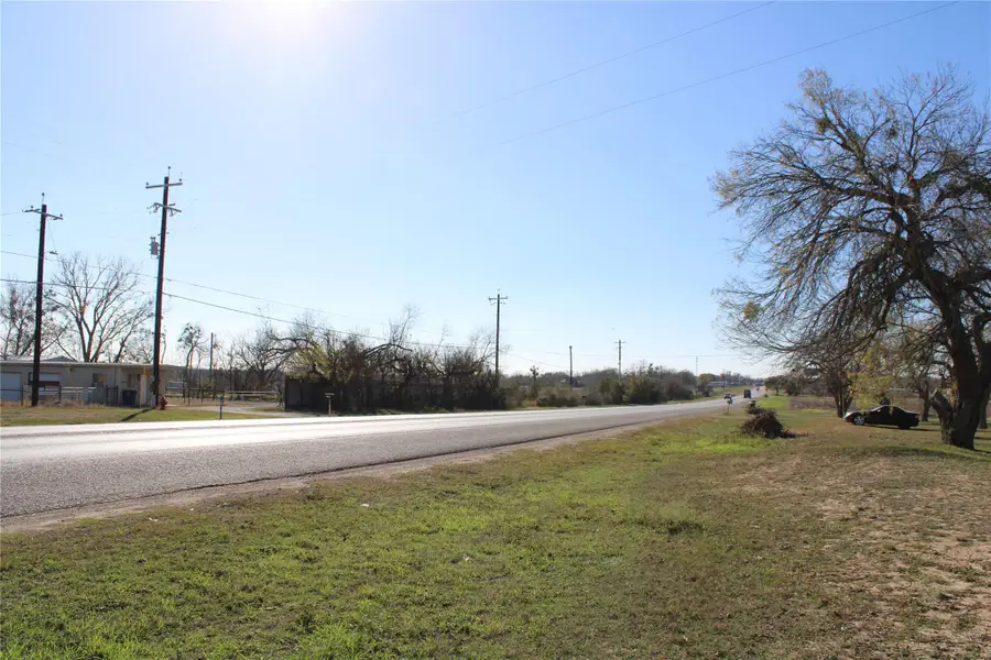 2742 W Kingsbury St, Seguin, TX 78155 - Image #2