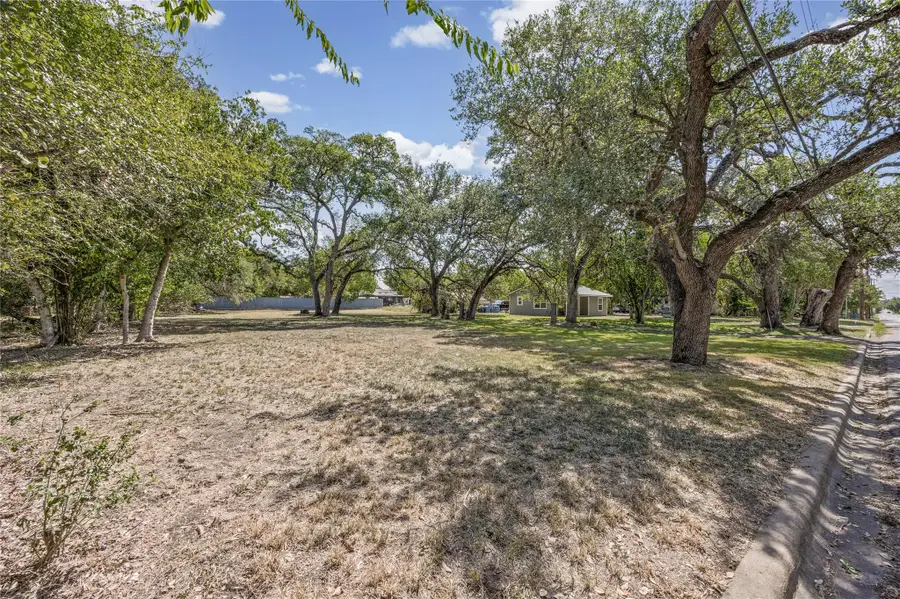 1006 N Blanco St, Lockhart, TX 78644 - #3