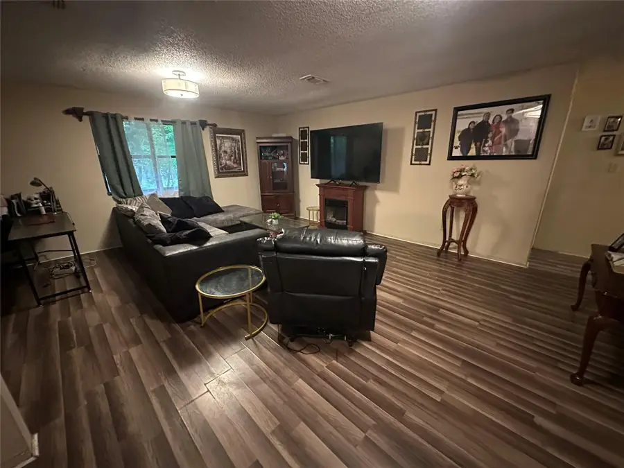 1205 W 10th St, Cameron, TX 76520 - #3