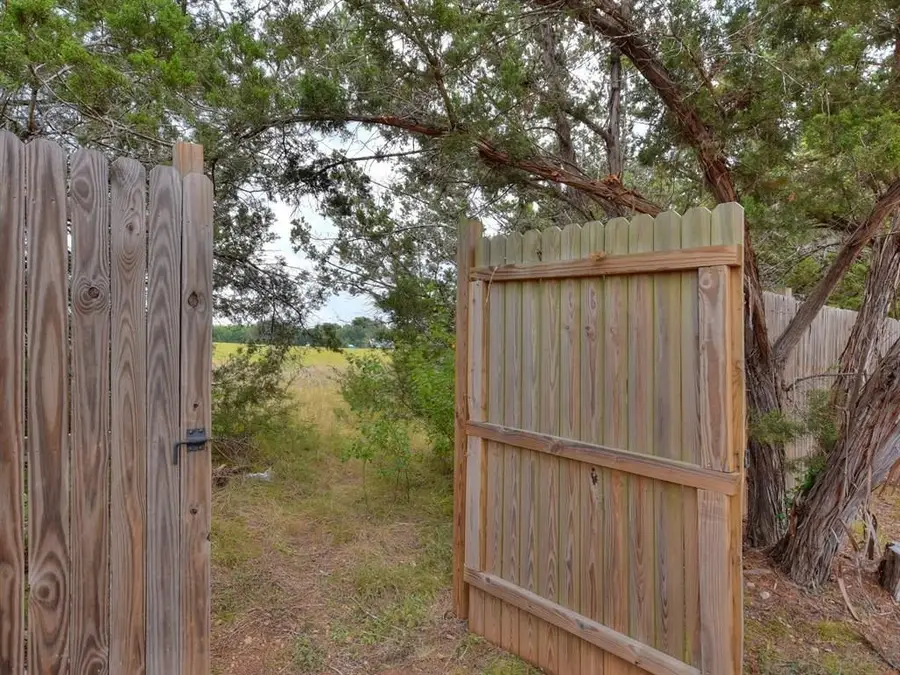 600 Grand Prairie Cir, Dripping Springs, TX 78620 - Image #2