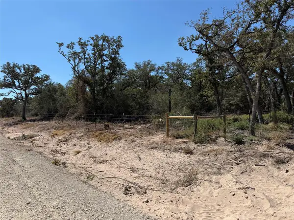 320 Daisy Haven Ln, Seguin, TX 78155