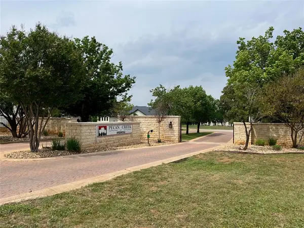 105 Lampasas Ct, Horseshoe Bay, TX 78657