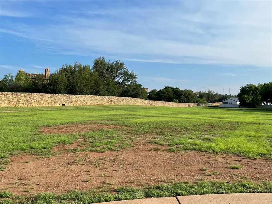 105 Lampasas Ct, Horseshoe Bay, TX 78657 - Image #2