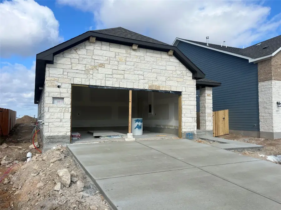 121 Clover Bnd, Liberty Hill, TX 78642 - Image #2