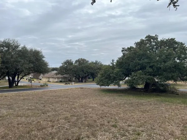 700 Red Sails Dr, Horseshoe Bay, TX 78657