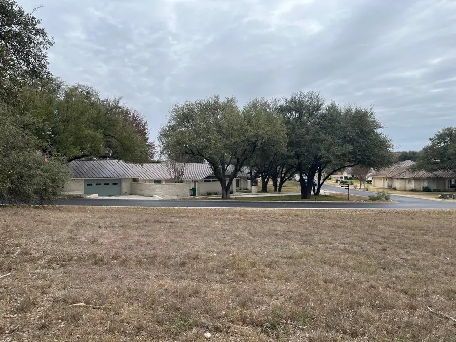 700 Red Sails Dr, Horseshoe Bay, TX 78657 - #2