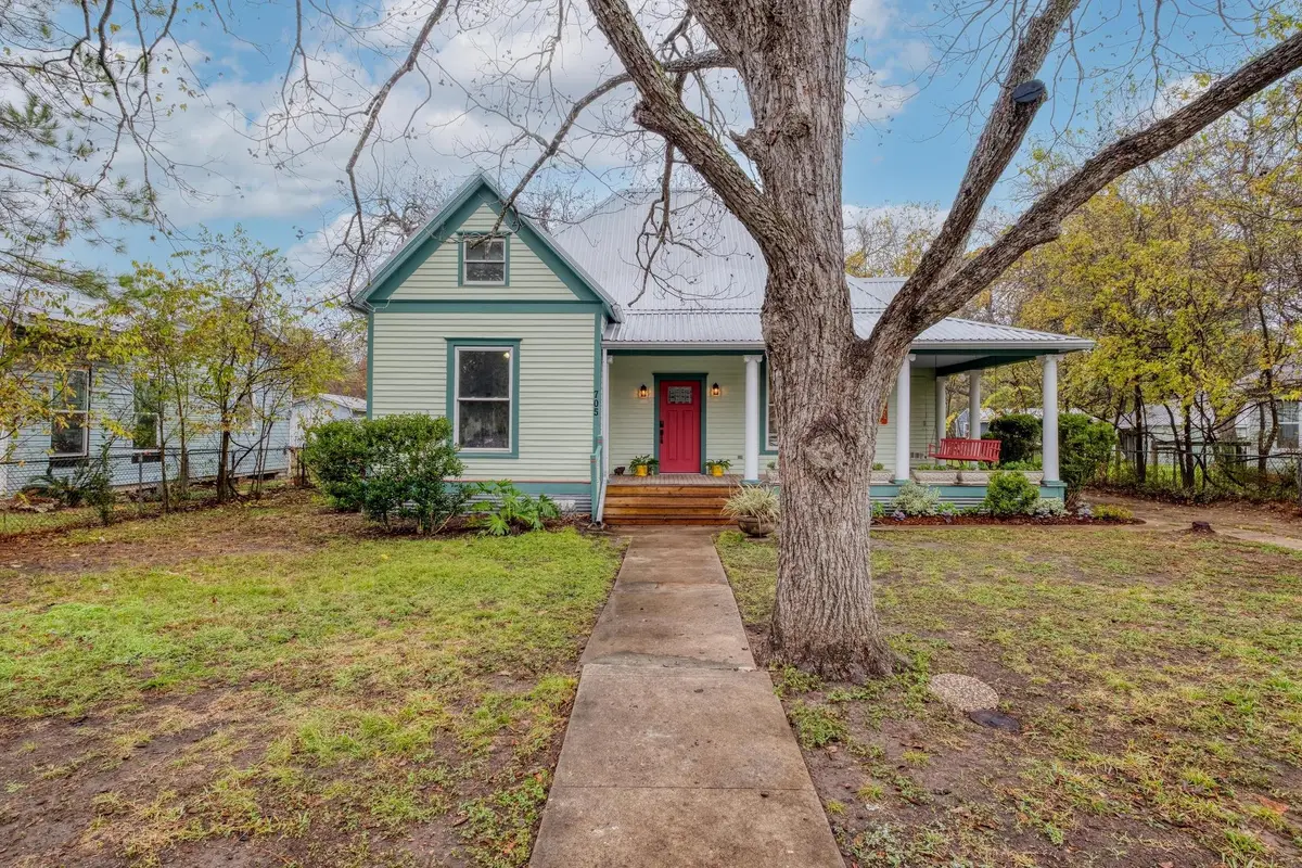 705 Hudgins St, Smithville, TX 78957 - Image #1