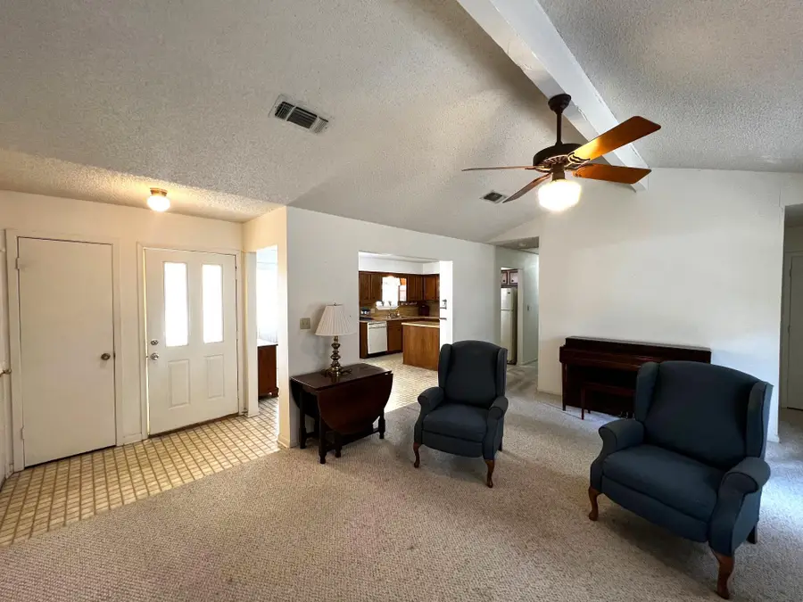 240 S Reed Cir, La Grange, TX 78945 - #3