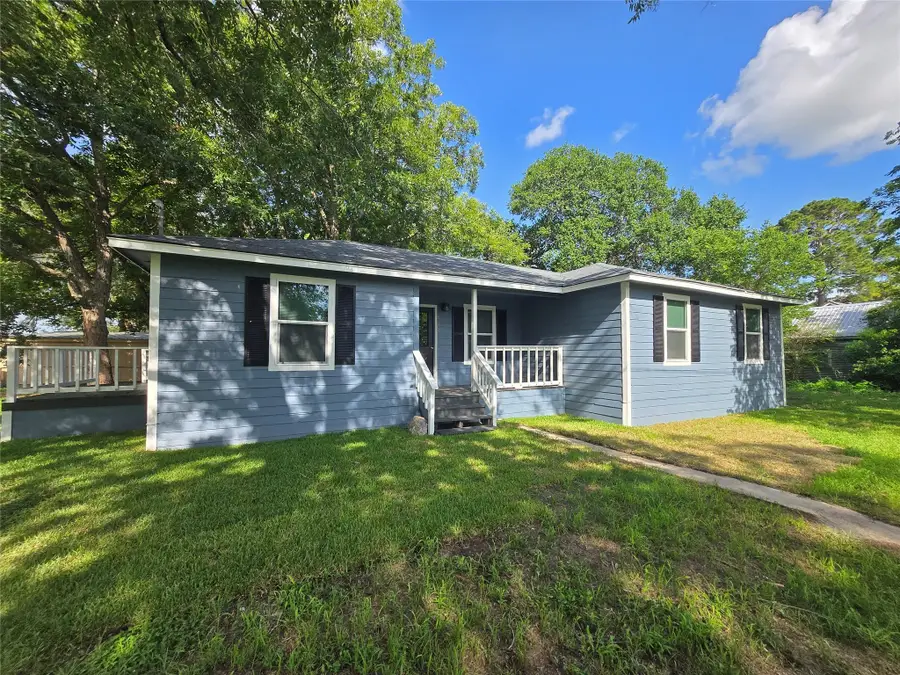 802 Front St, Glidden, TX 78943 - Image #2