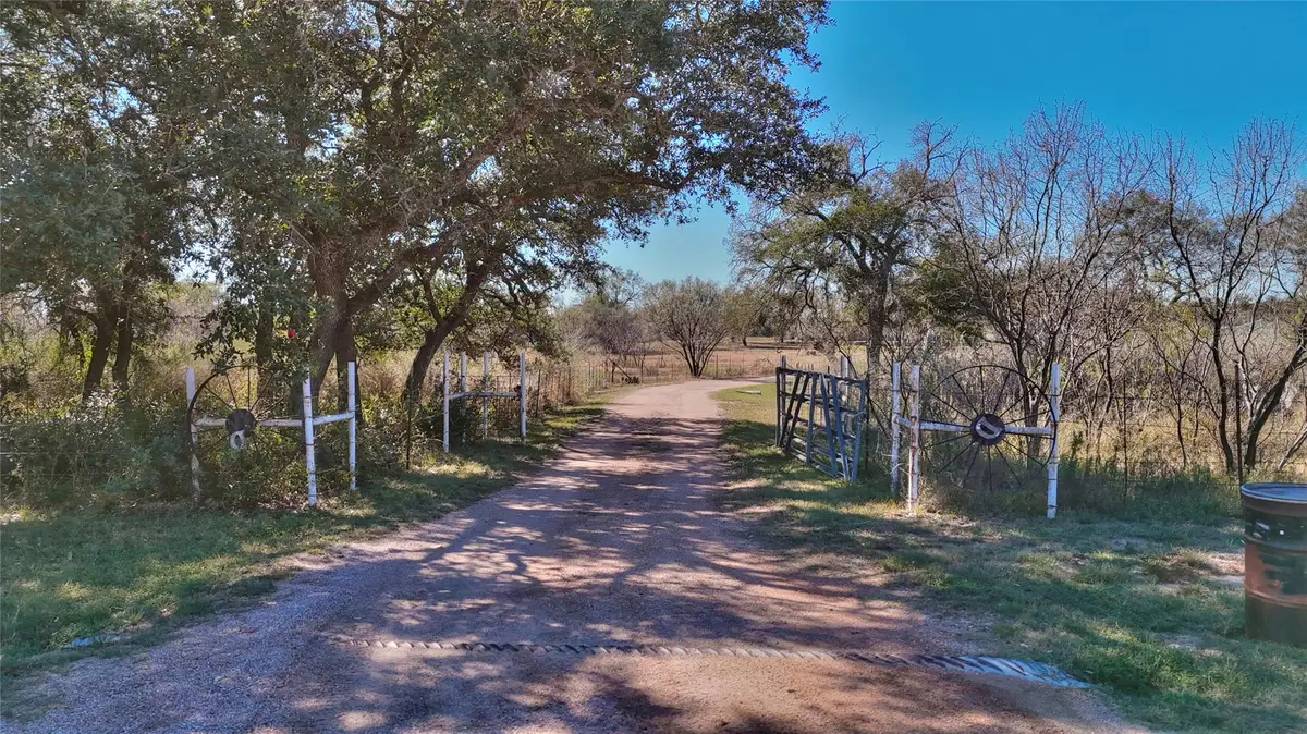 204 Lagitos Ln, Llano, TX 78643 - Image #1