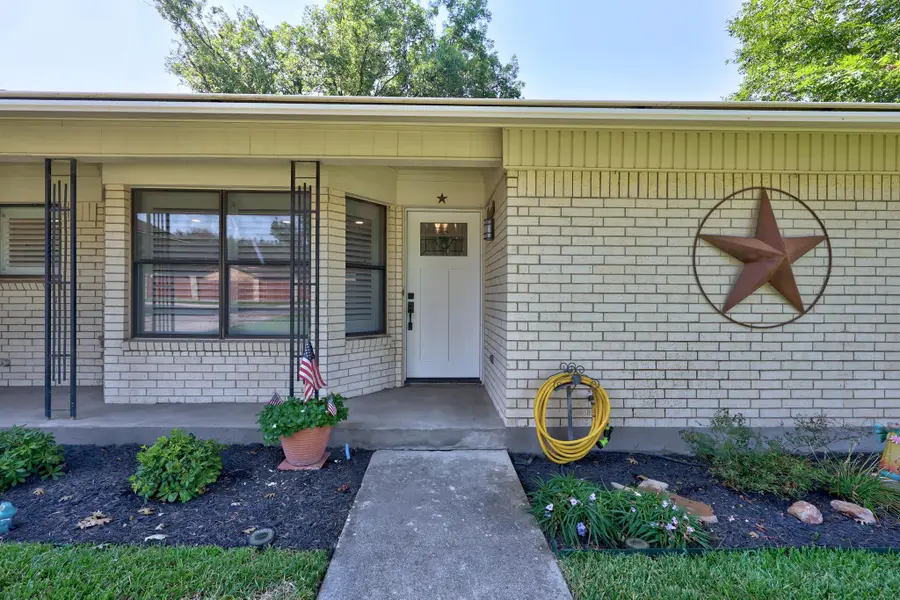 902 Dunman Dr, Georgetown, TX 78628 - #3
