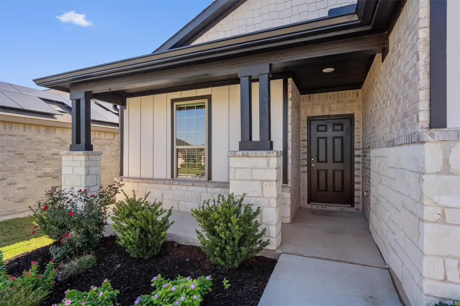 216 Janice Rd, Taylor, TX 76574 - Image #2