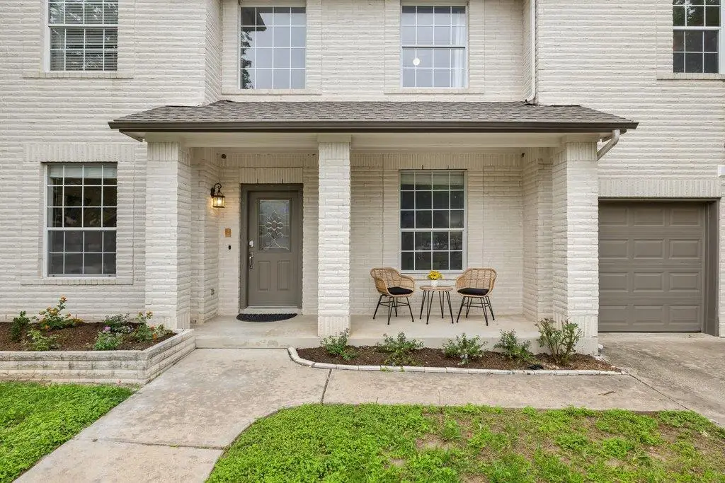 208 Settlers Valley Dr, Pflugerville, TX 78660 - #1