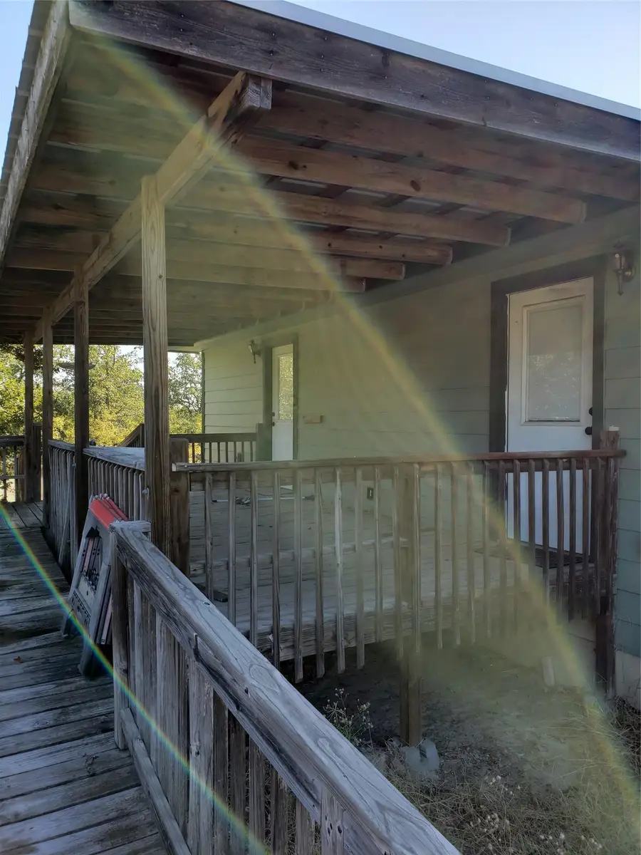 426 Cardinal Dr, Paige, TX 78659 - Image #2