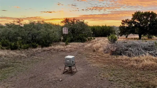 405 Heartleaf Dr, Lampasas, TX 76550