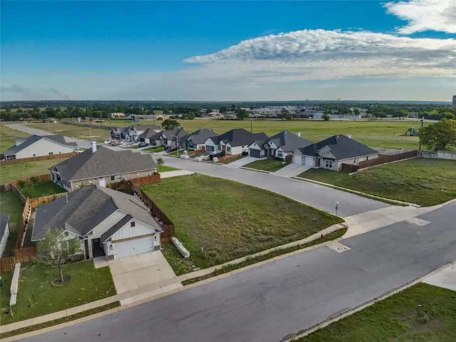331 Firework Ln, Giddings, TX 78942 - #3