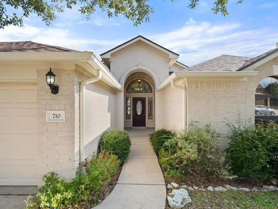 710 Hedgewood Dr, Georgetown, TX 78628 - Image #2