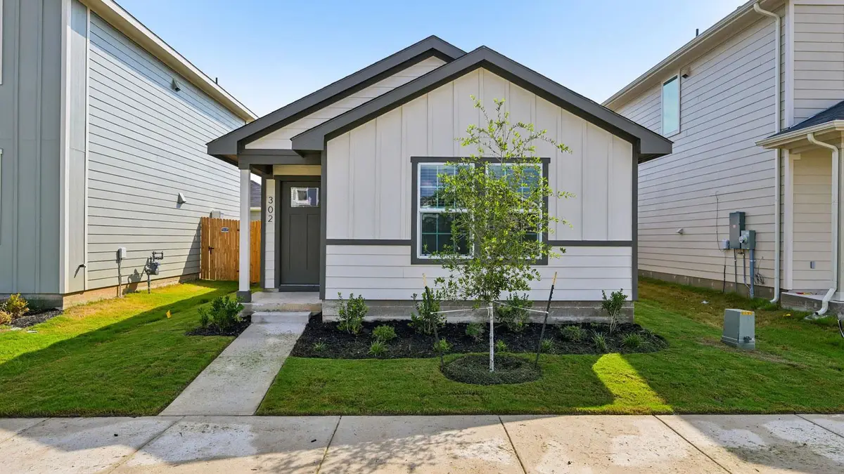 302 Santo Domingo Rd, Bastrop, TX 78602 - #1