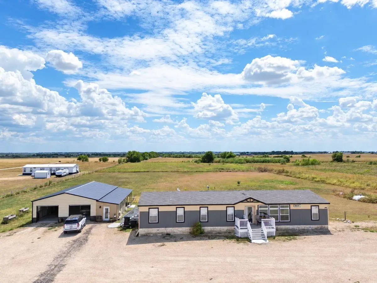 700 County Road 423 Rd, Taylor, TX 76574 - #1