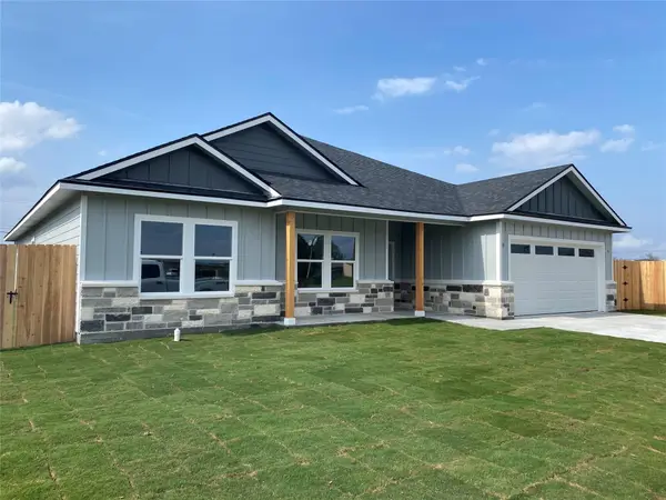 605 Cactus St, Giddings, TX 78942