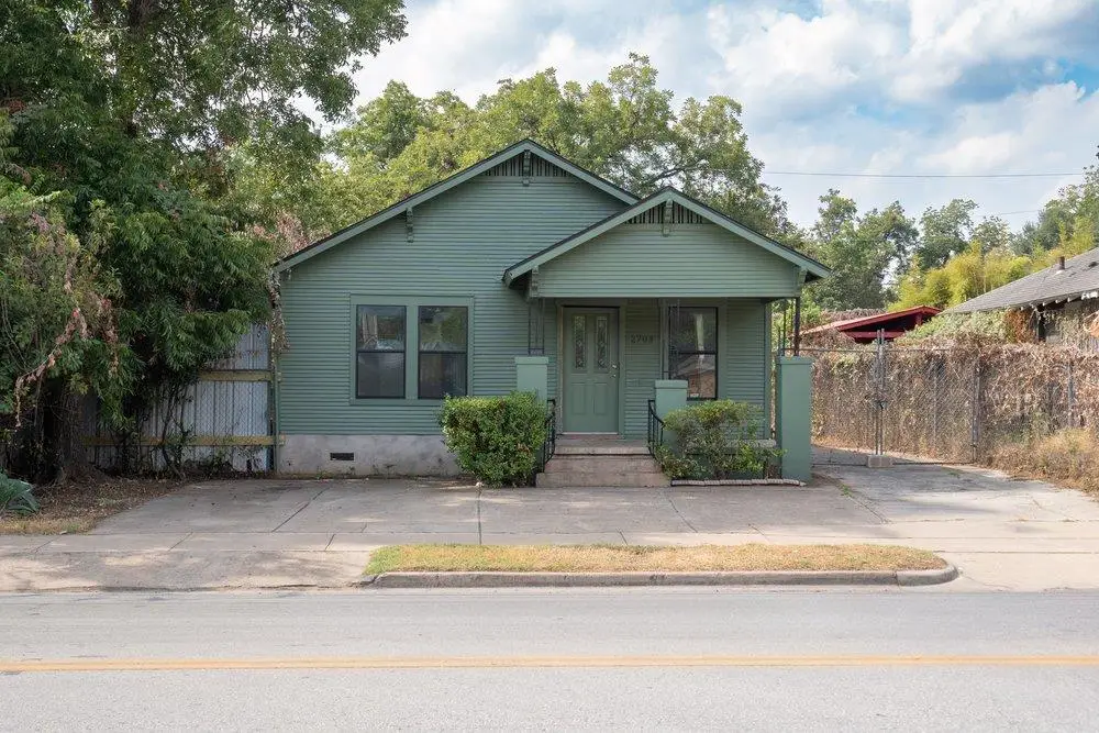 2703 E Cesar Chavez St, Austin, TX 78702 - #1