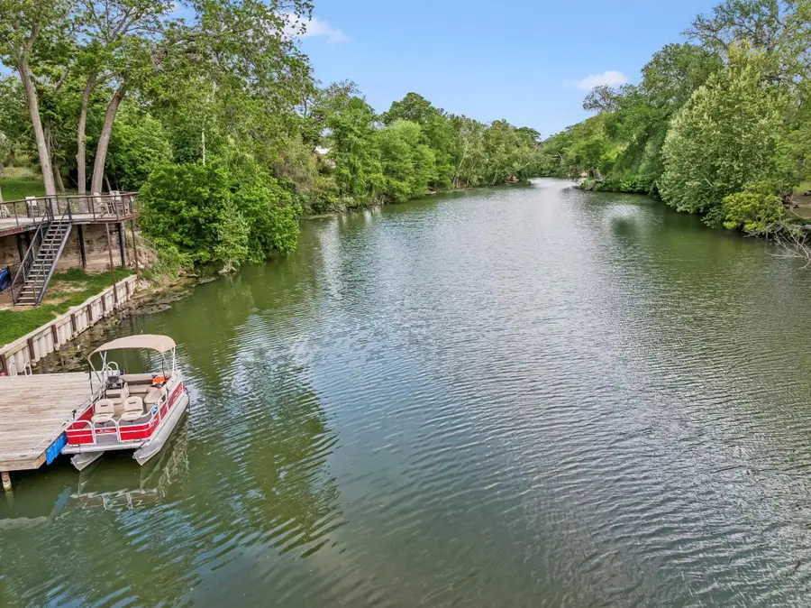 900 Boenig St, Seguin, TX 78155 - #3