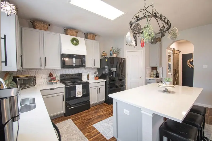 200 Floating Leaf Dr, Hutto, TX 78634 - #2