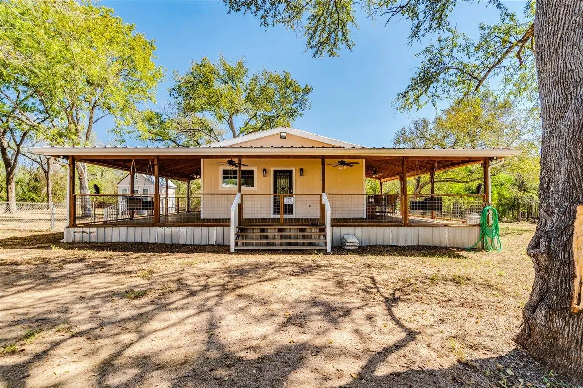 659 Fox Ln, Lockhart, TX 78644 - #1