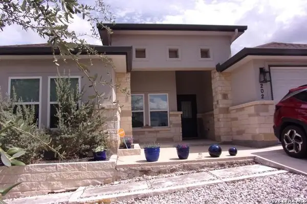202 Roy Nichols Dr, Blanco, TX 78606