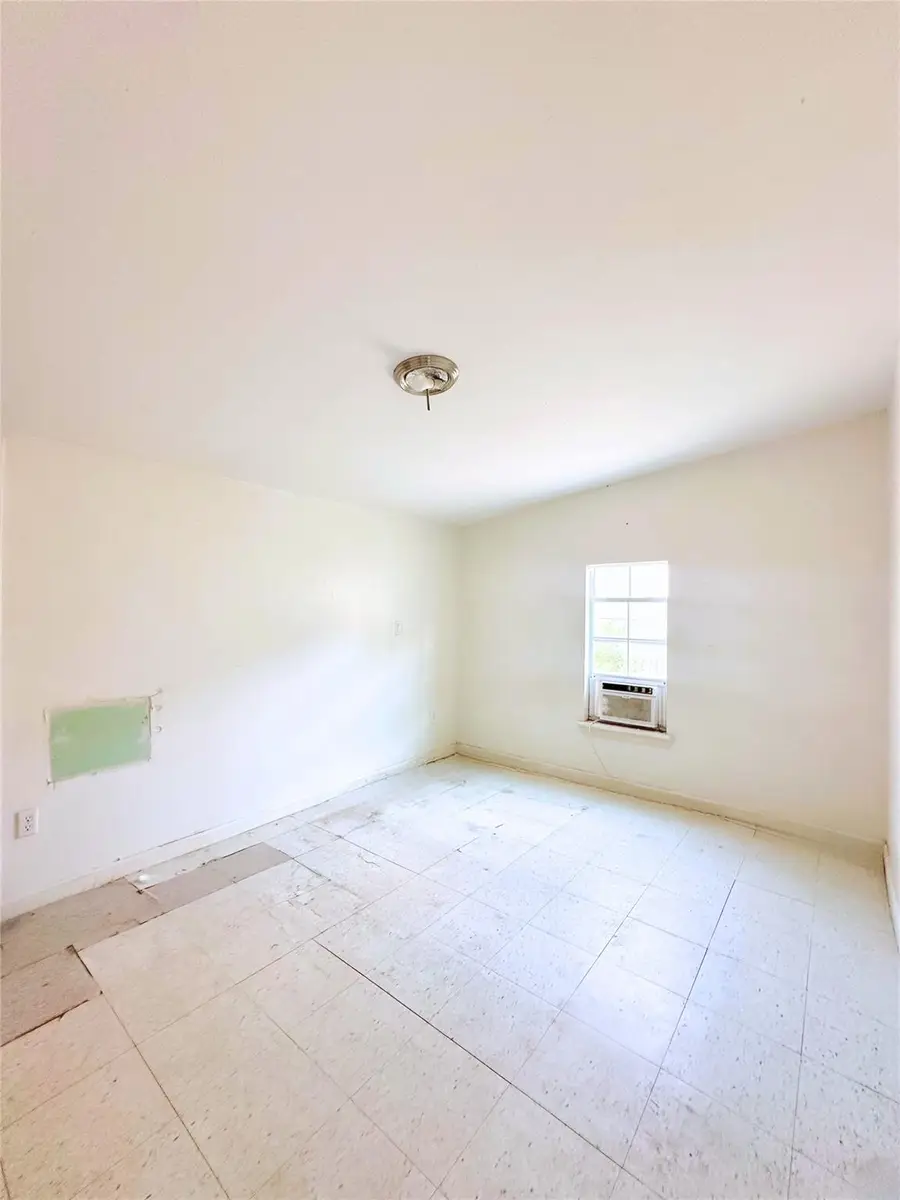 820 Chihuahua St, Lockhart, TX 78644 - #3