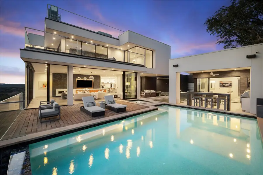 6607 W Courtyard Dr, Austin, TX 78730 - Image #2