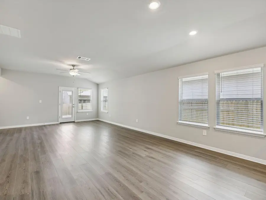 145 Sleep Holw, Jarrell, TX 76537 - #2