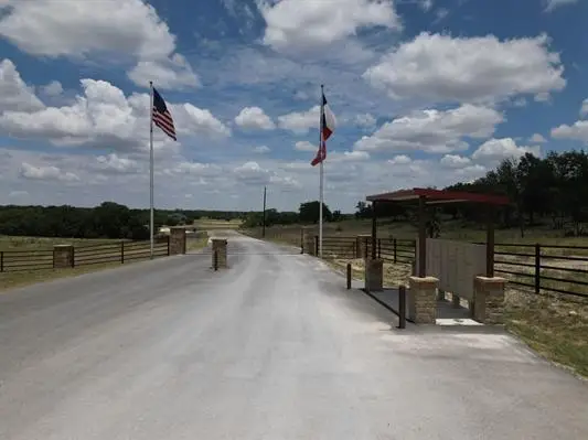103 Buck Rabbit, Briggs, TX 78608