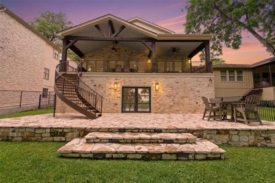 327 Meadowlakes Dr, Meadowlakes, TX 78654 - #2