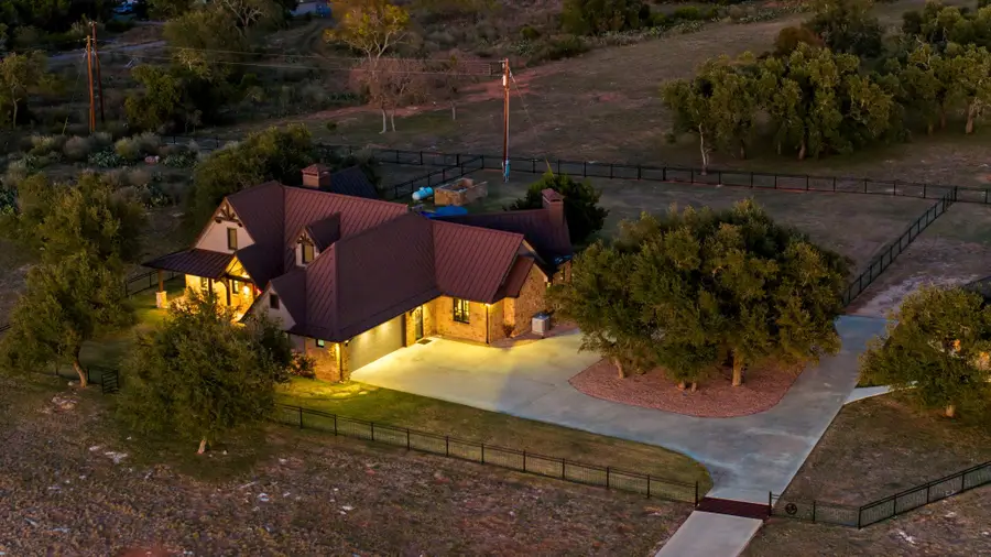 901 Crown Ln, Burnet, TX 78611 - Image #3